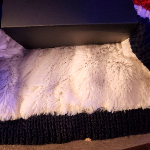 MODENA PATRIOTIC WRAP SCARF - Picture 5 of 8